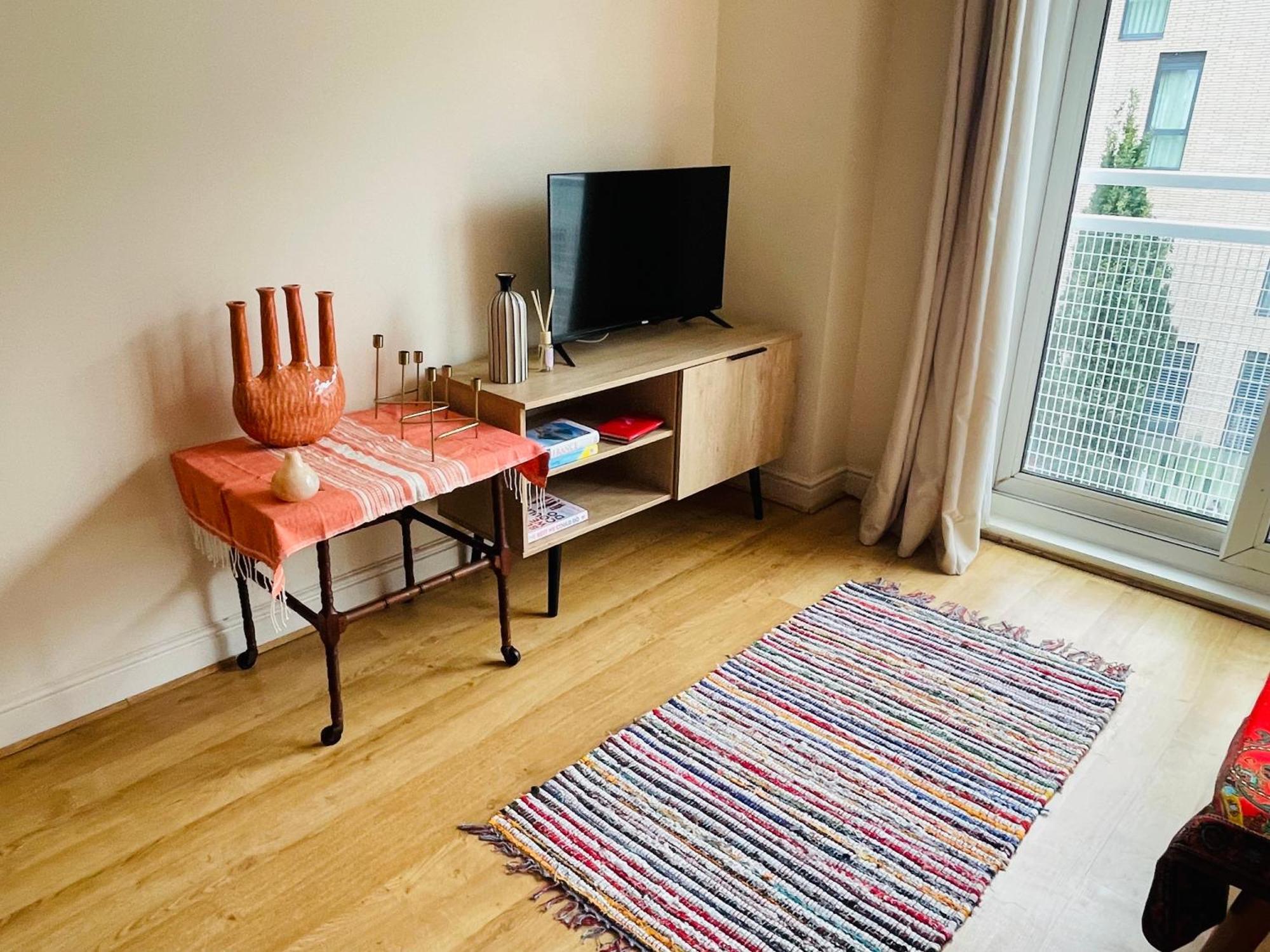 Bright Fun Relaxing Apartment In The Heart Of Epsom Extérieur photo