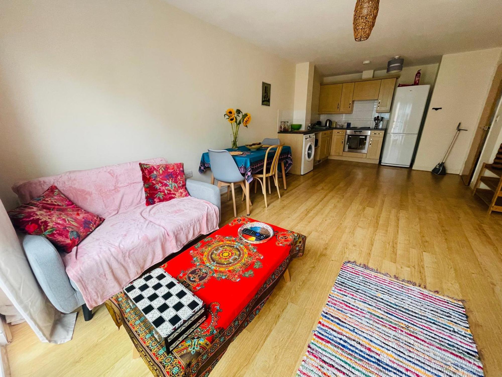 Bright Fun Relaxing Apartment In The Heart Of Epsom Extérieur photo